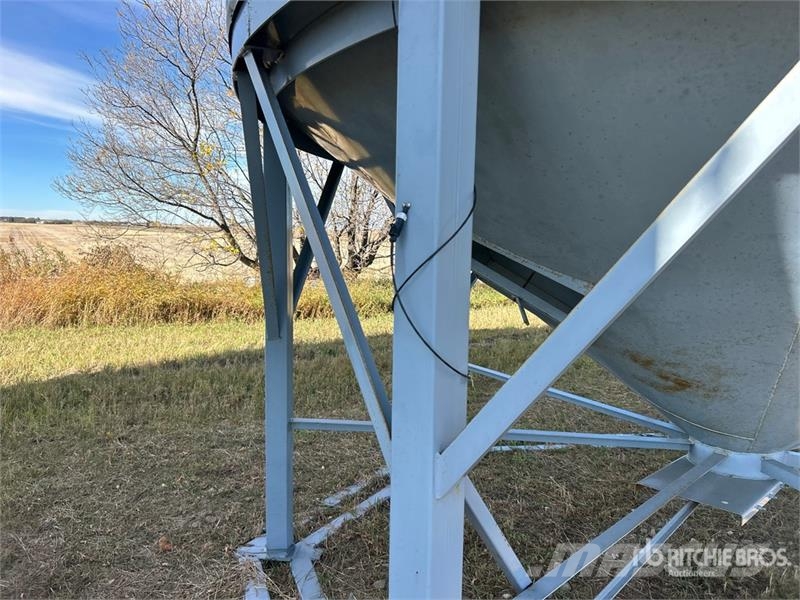  Westeel- Rosco +/- 2000 bu 6 Ring Hopper Grain Bin Crop processing and storage units/machines - Others