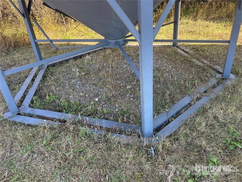  Westeel-Rosco +/- 2000 bu 6 Ring Hopper Grain Bin Crop processing and storage units/machines - Others