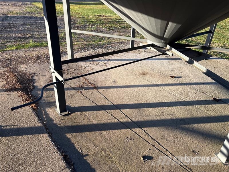 Westeel-Rosco +/- 2100 bu 6 Ring Hopper Grain Bin Naprave za predelavo in shranjevanje žetve - Ostalo