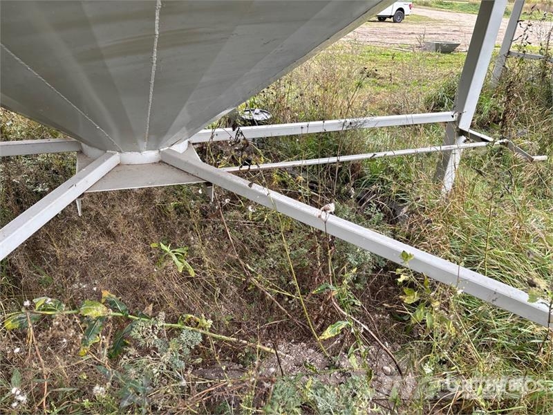  Westeel-Rosco +/- 2350 bu 7 Ring Hopper Grain Bin وحدات / آلات معالجة المحاصيل وتخزينها - أخرى