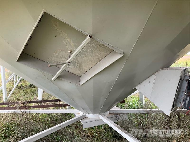  Westeel-Rosco +/- 2350 bu 7 Ring Hopper Grain Bin وحدات / آلات معالجة المحاصيل وتخزينها - أخرى