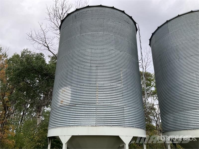 Westeel-Rosco +/- 2500 bu Hopper Grain Bin 农作物机械加工存储设备 - 其他
