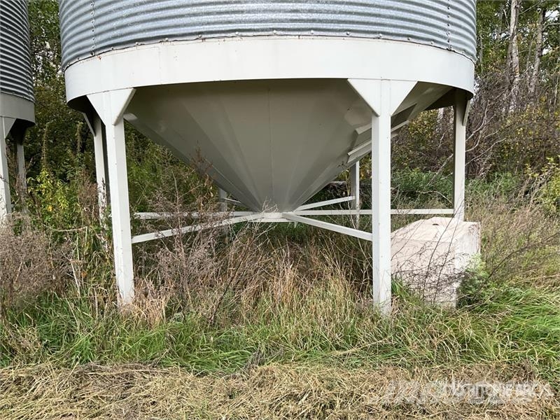  Westeel-Rosco +/- 2500 bu Hopper Grain Bin وحدات / آلات معالجة المحاصيل وتخزينها - أخرى