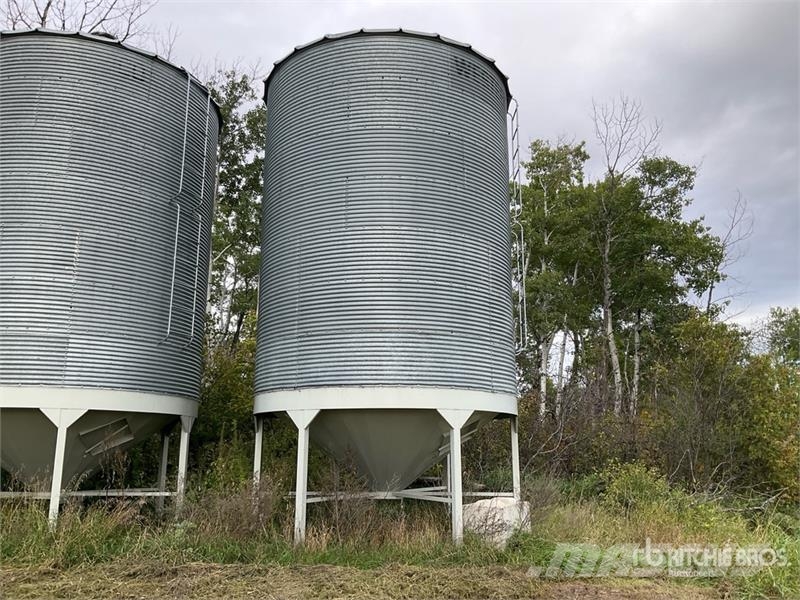  Westeel-Rosco +/- 2500 bu Hopper Grain Bin وحدات / آلات معالجة المحاصيل وتخزينها - أخرى