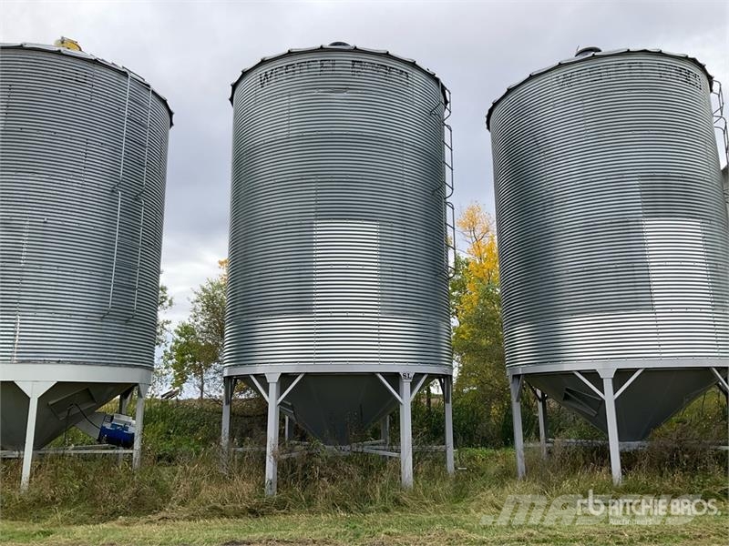  Westeel-Rosco +/- 2500 bu 7 Ring Hopper Grain Bin وحدات / آلات معالجة المحاصيل وتخزينها - أخرى