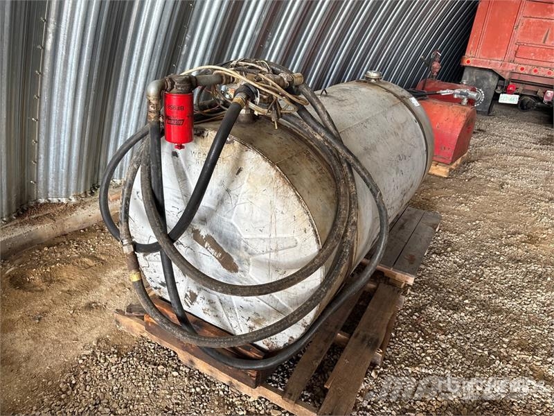 Westeel-Rosco 300 gal Fuel Tank Serbatoi per carburante e additivi