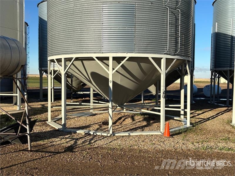  Westeel-Rosco +/- 3700 bu 5 Ring Hopper Grain Bin وحدات / آلات معالجة المحاصيل وتخزينها - أخرى