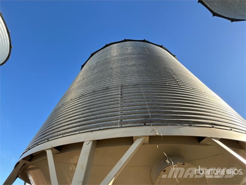  Westeel-Rosco +/- 3700 bu 5 Ring Hopper Grain Bin وحدات / آلات معالجة المحاصيل وتخزينها - أخرى