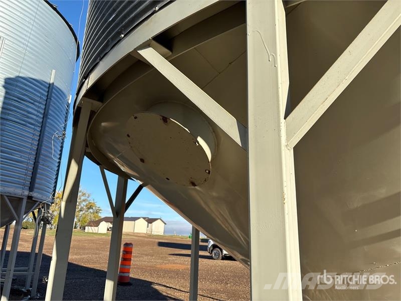  Westeel-Rosco +/- 3700 bu 5 Ring Hopper Grain Bin وحدات / آلات معالجة المحاصيل وتخزينها - أخرى