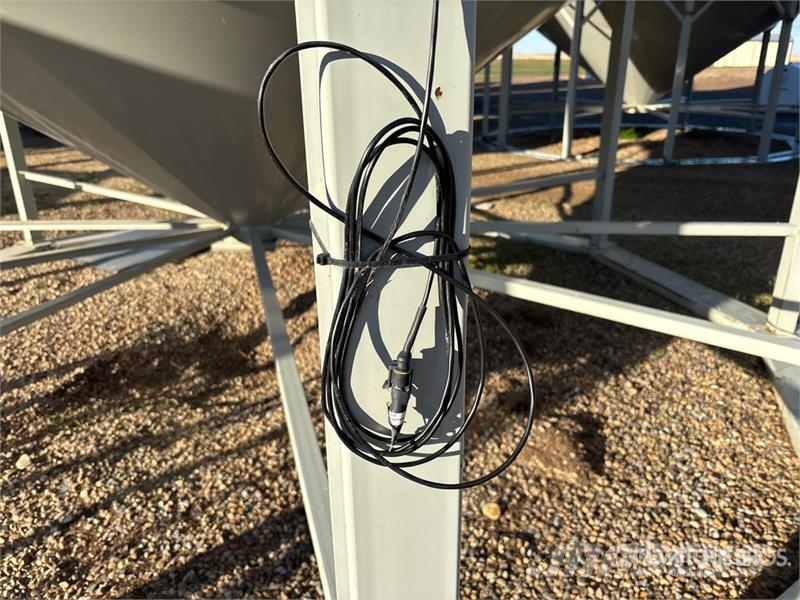  Westeel-Rosco +/- 3700 bu 5 Ring Hopper Grain Bin وحدات / آلات معالجة المحاصيل وتخزينها - أخرى