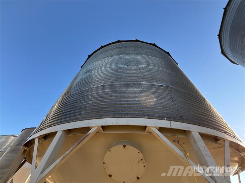  Westeel-Rosco +/- 3700 bu 5 Ring Hopper Grain Bin وحدات / آلات معالجة المحاصيل وتخزينها - أخرى