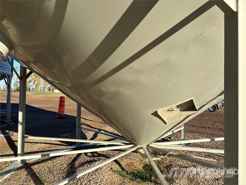  Westeel-Rosco +/- 3700 bu 5 Ring Hopper Grain Bin وحدات / آلات معالجة المحاصيل وتخزينها - أخرى