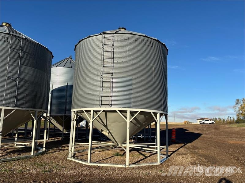  Westeel-Rosco +/- 3700 bu 5 Ring Hopper Grain Bin وحدات / آلات معالجة المحاصيل وتخزينها - أخرى