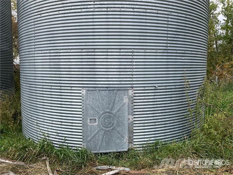  Westeel-Rosco +/- 4000 bu 6 Ring Grain Bin وحدات / آلات معالجة المحاصيل وتخزينها - أخرى