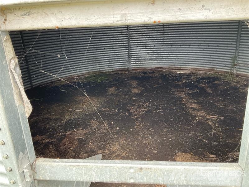 Westeel-Rosco +/- 4000 bu 6 Ring Grain Bin وحدات / آلات معالجة المحاصيل وتخزينها - أخرى