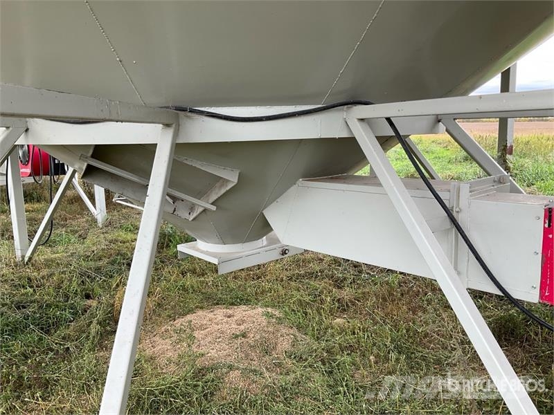  Westeel-Rosco +/- 5500 bu 6 Ring Hopper Grain Bin وحدات / آلات معالجة المحاصيل وتخزينها - أخرى