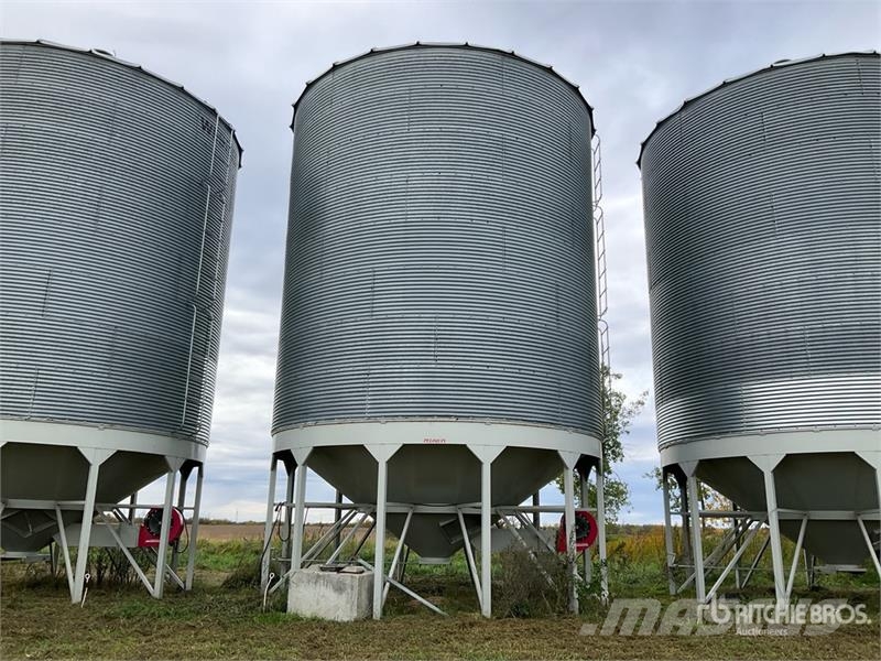  Westeel-Rosco +/- 5500 bu 6 Ring Hopper Grain Bin وحدات / آلات معالجة المحاصيل وتخزينها - أخرى