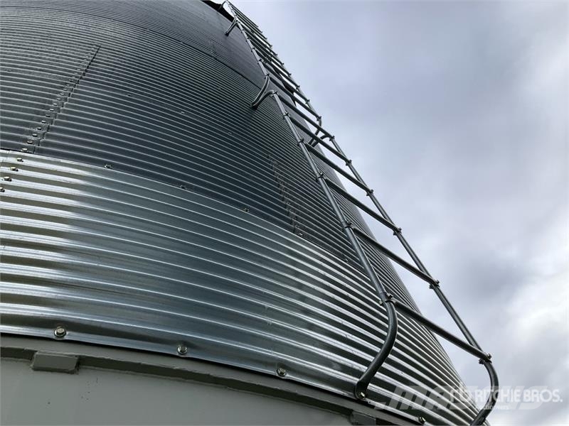  Westeel-Rosco +/- 5500 bu Hopper Grain Bin وحدات / آلات معالجة المحاصيل وتخزينها - أخرى