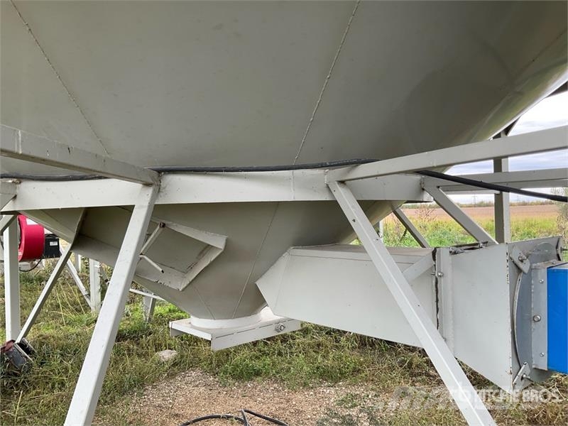  Westeel-Rosco +/- 5500 bu Hopper Grain Bin وحدات / آلات معالجة المحاصيل وتخزينها - أخرى