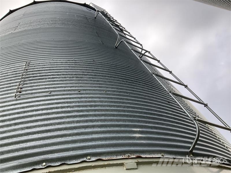  Westeel-Rosco +/- 5500 bu 6 Ring Hopper Grain Bin وحدات / آلات معالجة المحاصيل وتخزينها - أخرى
