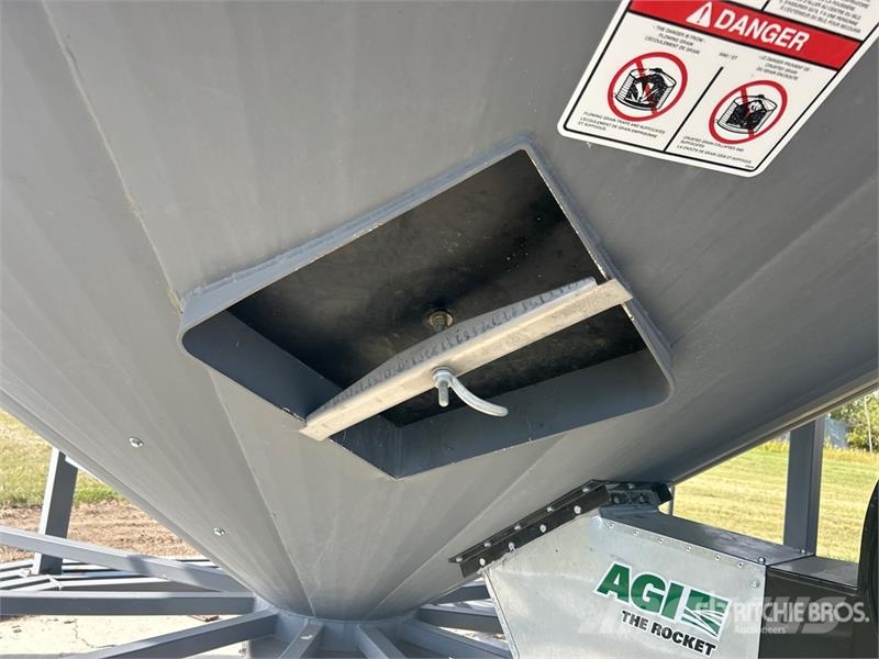  Westeel Rosco +/- 6000 bu 8 Ring Grain Bin Saagi töötlemise ja ladustamise seadmed - Muud