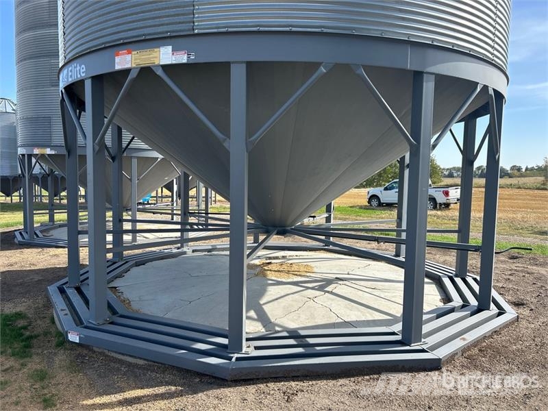  Westeel Rosco +/- 6000 bu 8 Ring Grain Bin وحدات / آلات معالجة المحاصيل وتخزينها - أخرى
