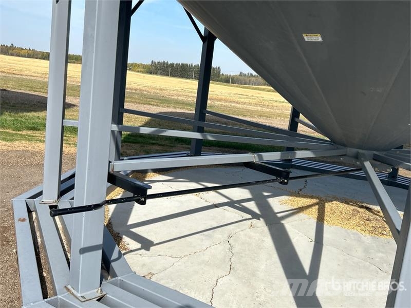  Westeel Rosco +/- 6000 bu 8 Ring Grain Bin وحدات / آلات معالجة المحاصيل وتخزينها - أخرى