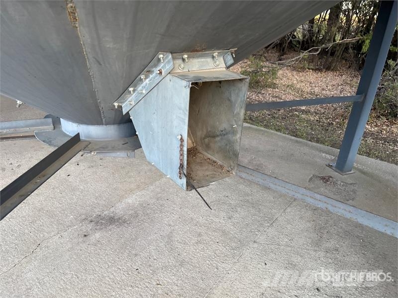  Westeel Roscoe +/- 2100 bu 6 Ring Hopper Grain Bin وحدات / آلات معالجة المحاصيل وتخزينها - أخرى