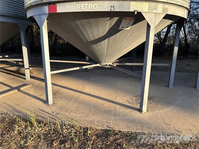  Westeel Roscoe +/- 2100 bu 6 Ring Hopper Grain Bin وحدات / آلات معالجة المحاصيل وتخزينها - أخرى