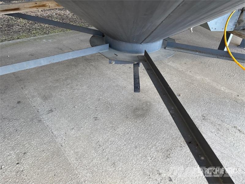  Westeel Roscoe +/- 2100 bu 6 Ring Hopper Grain Bin وحدات / آلات معالجة المحاصيل وتخزينها - أخرى
