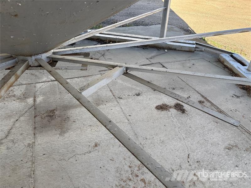  Westeel Roscoe +/- 3700 bu 5 Ring Hopper Grain Bin وحدات / آلات معالجة المحاصيل وتخزينها - أخرى