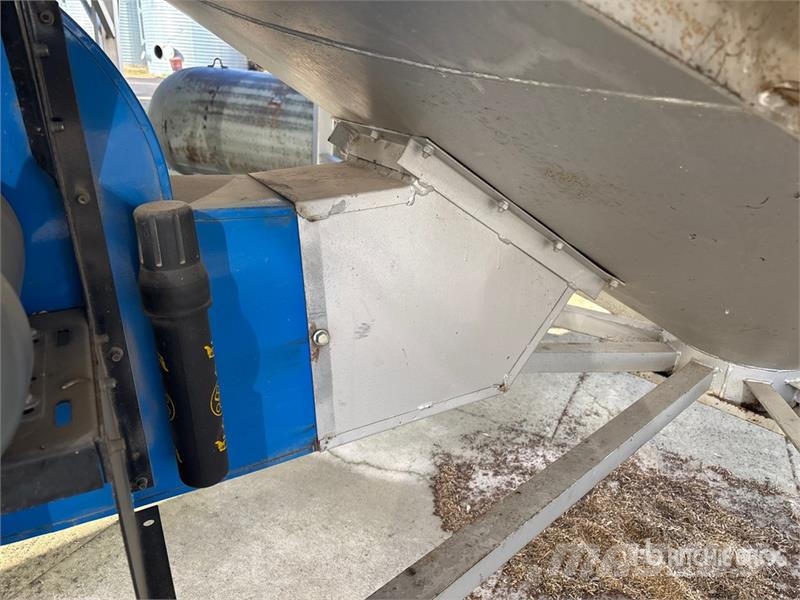 Westeel Roscoe +/- 3700 bu 5 Ring Hopper Grain Bin وحدات / آلات معالجة المحاصيل وتخزينها - أخرى