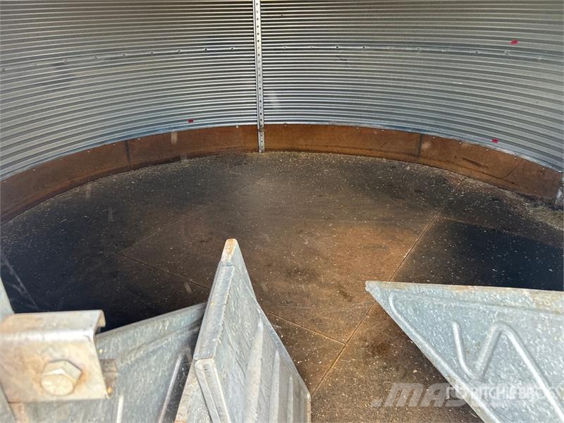  Westeel-Rostco +/- 2550 bu 8 Ring Grain Bin Unidades/máquinas de processamento e armazenamento de culturas - Outros