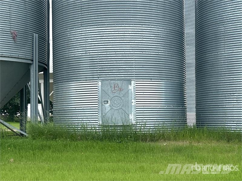  Westeel-Rostco +/- 2700 bu 8 Ring Grain Bin وحدات / آلات معالجة المحاصيل وتخزينها - أخرى