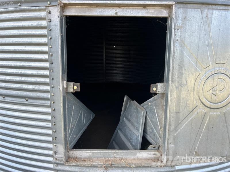 Westeel-Rostco +/- 5200 bu 8 Ring Grain Bin Unidades/máquinas de processamento e armazenamento de culturas - Outros