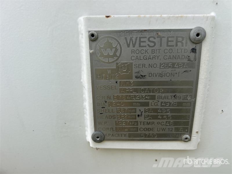 Western 2000 gal NH3 Tank Farm machinery