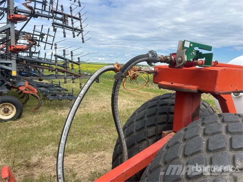 Western 2000 gal NH3 Tank Farm machinery