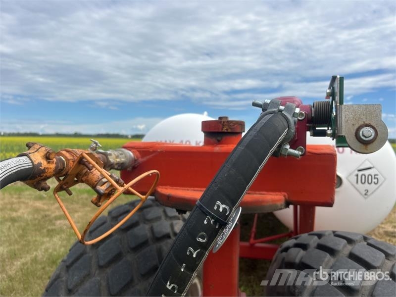 Western 2000 gal NH3 Tank Farm machinery