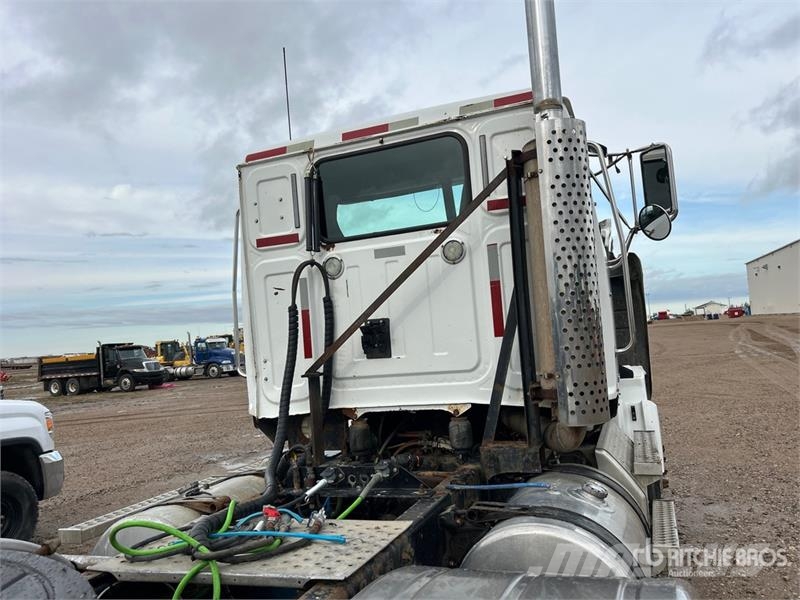 Western Star 4700 SF 6x4 T/A Day Cab Truck Tractor Седельные тягачи