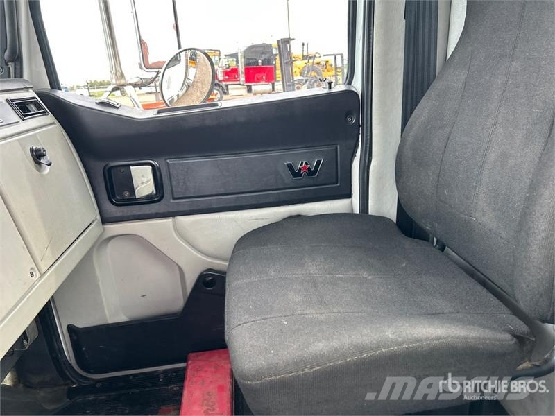 Western Star 4700 SF 6x4 T/A Day Cab Truck Tractor Седельные тягачи