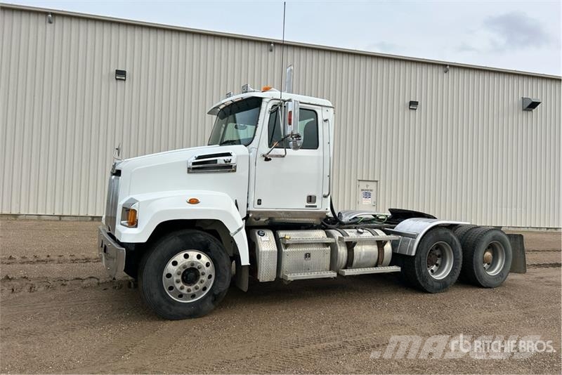 Western Star 4700 SF 6x4 T/A Day Cab Truck Tractor Седельные тягачи