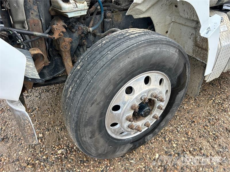 Western Star 4700 SF 6x4 T/A Day Cab Truck Tractor Седельные тягачи