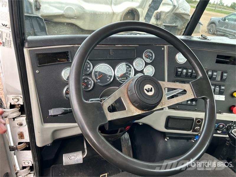 Western Star 4700 SF 6x4 T/A Day Cab Truck Tractor Седельные тягачи