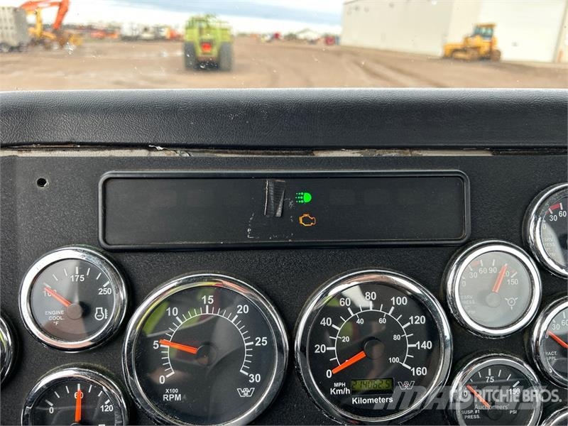 Western Star 4700 SF 6x4 T/A Day Cab Truck Tractor Седельные тягачи