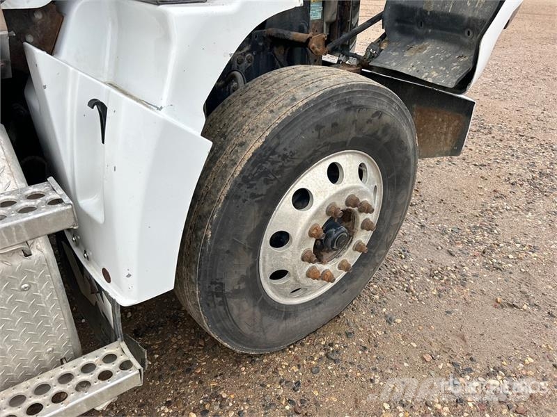 Western Star 4700 SF 6x4 T/A Day Cab Truck Tractor Седельные тягачи