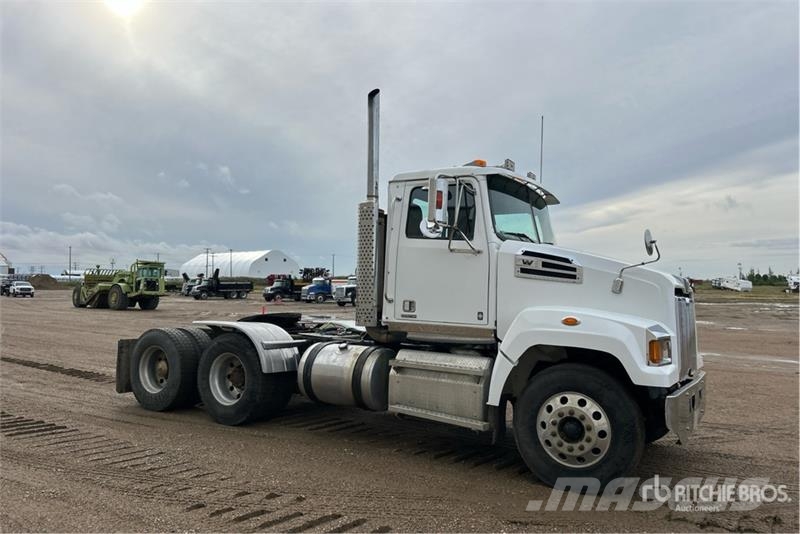 Western Star 4700 SF 6x4 T/A Day Cab Truck Tractor Седельные тягачи