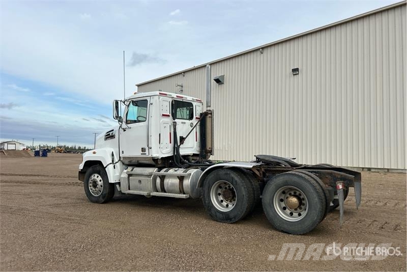 Western Star 4700 SF 6x4 T/A Day Cab Truck Tractor Седельные тягачи