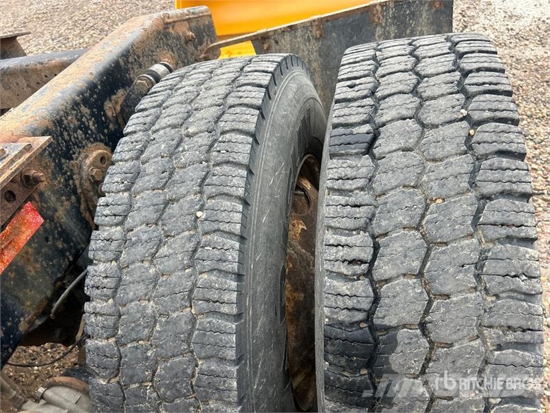 Western Star 4700 SF 6x4 T/A Day Cab Truck Tractor Седельные тягачи