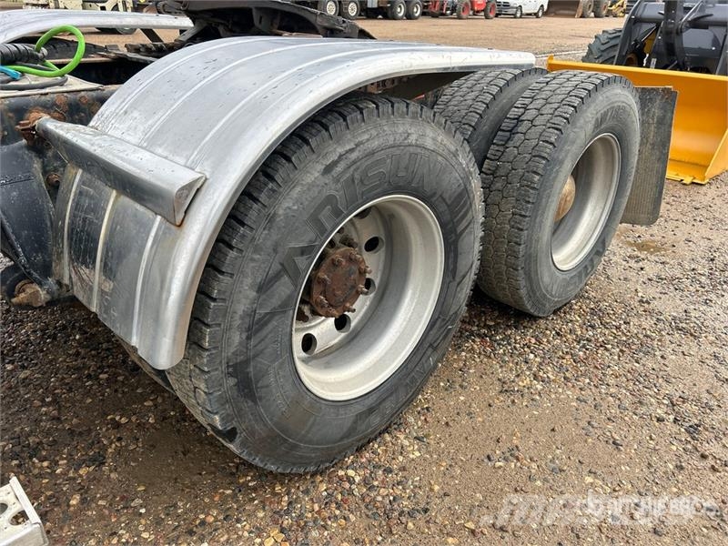 Western Star 4700 SF 6x4 T/A Day Cab Truck Tractor Седельные тягачи