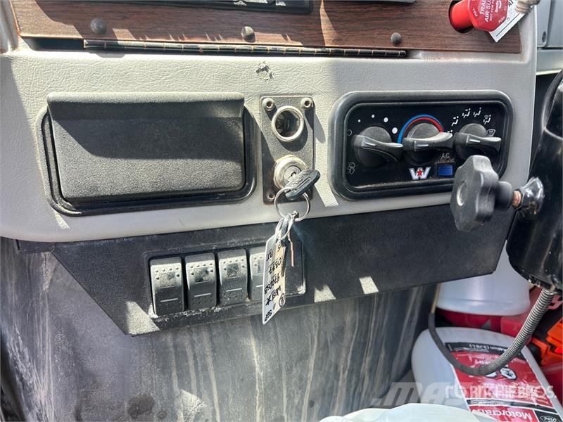 Western Star 4700SB 6x4 Snow Plow Truck مركبات الأغراض العامة